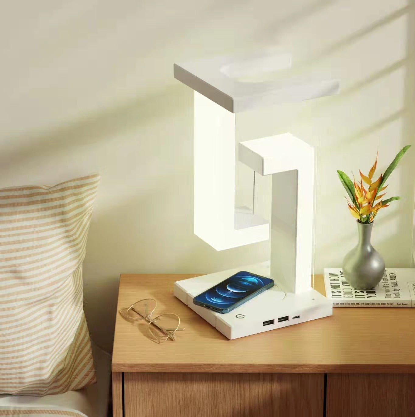 Luxiwav Wireless Charging Balance Lamp – Floating LED for Bedroom
